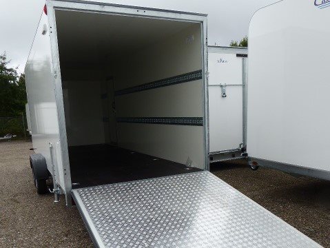 TP 600-3500 cargo m/aludørkbelagt rampe